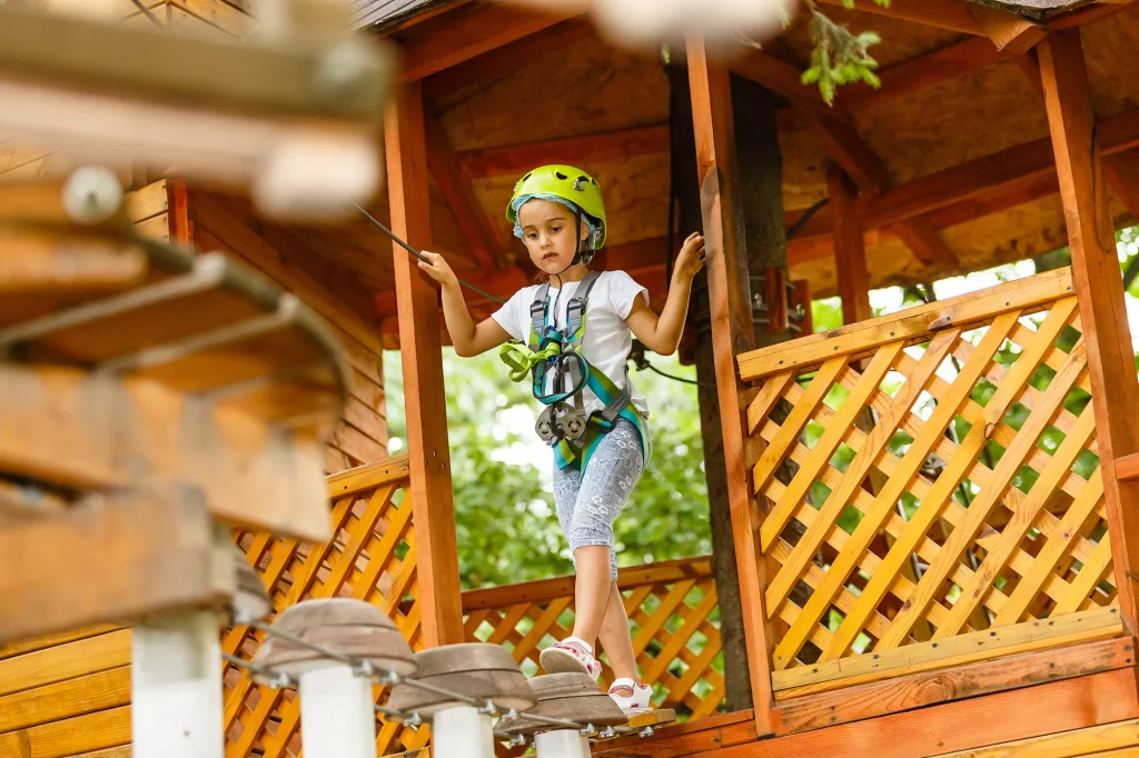 Construction de parcours aventure, accrobranche et tyrolienne - Akro Zip