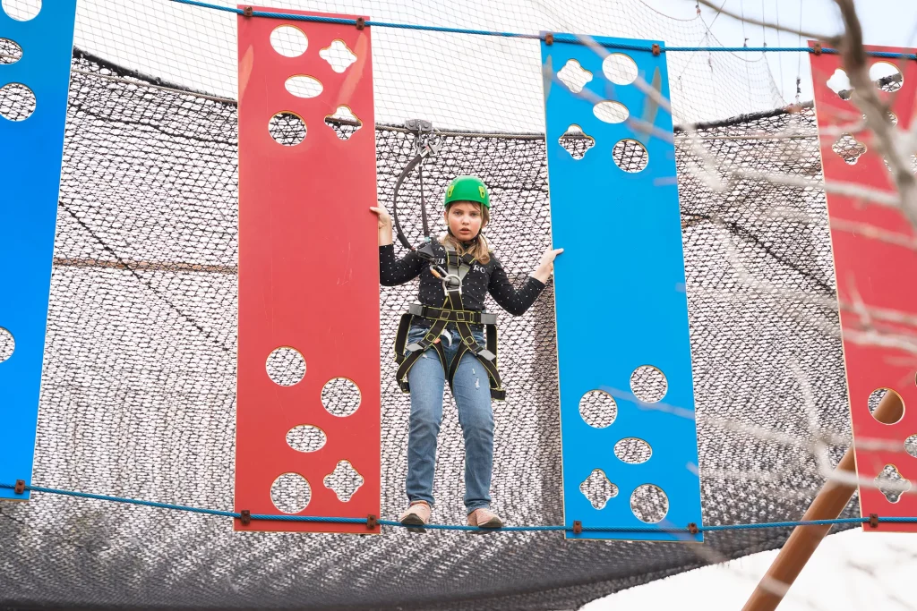Construction de parcours aventure, accrobranche et tyrolienne - Akro Zip