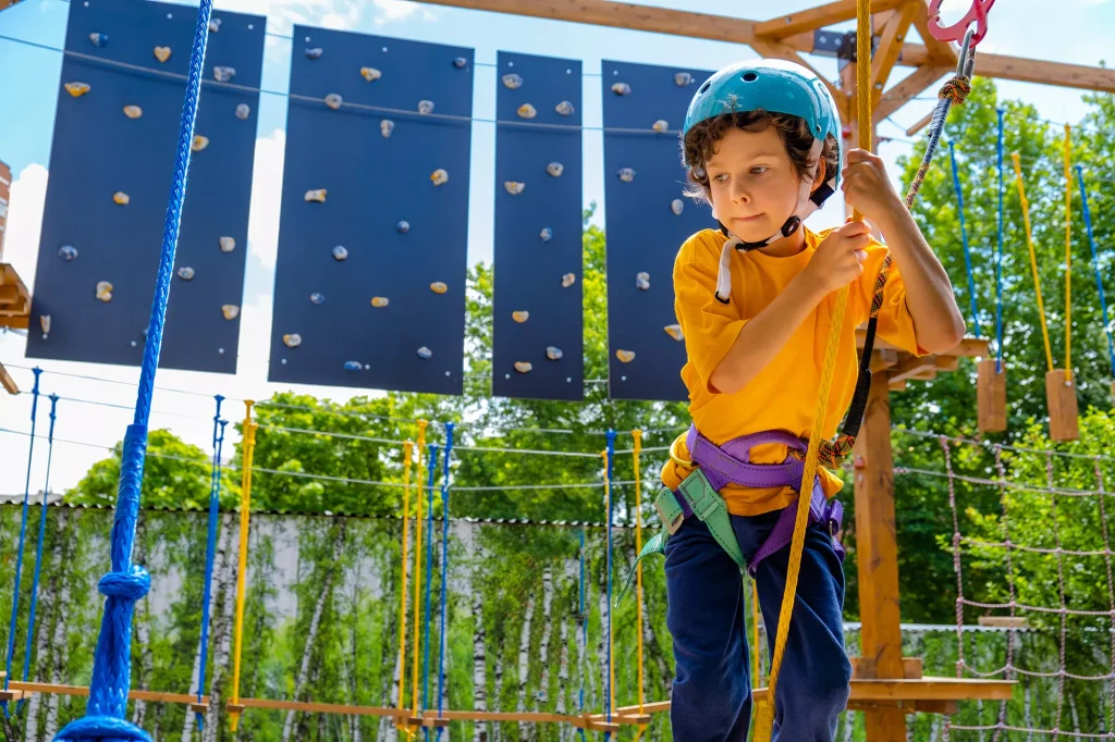 Construction de parcours aventure, accrobranche et tyrolienne - Akro Zip