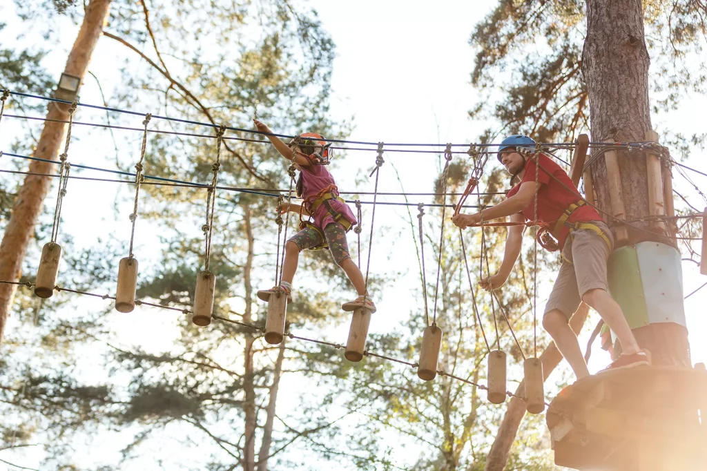 Construction de parcours aventure, accrobranche et tyrolienne - Akro Zip