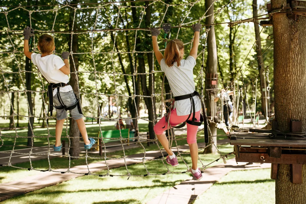 Construction de parcours aventure, accrobranche et tyrolienne - Akro Zip