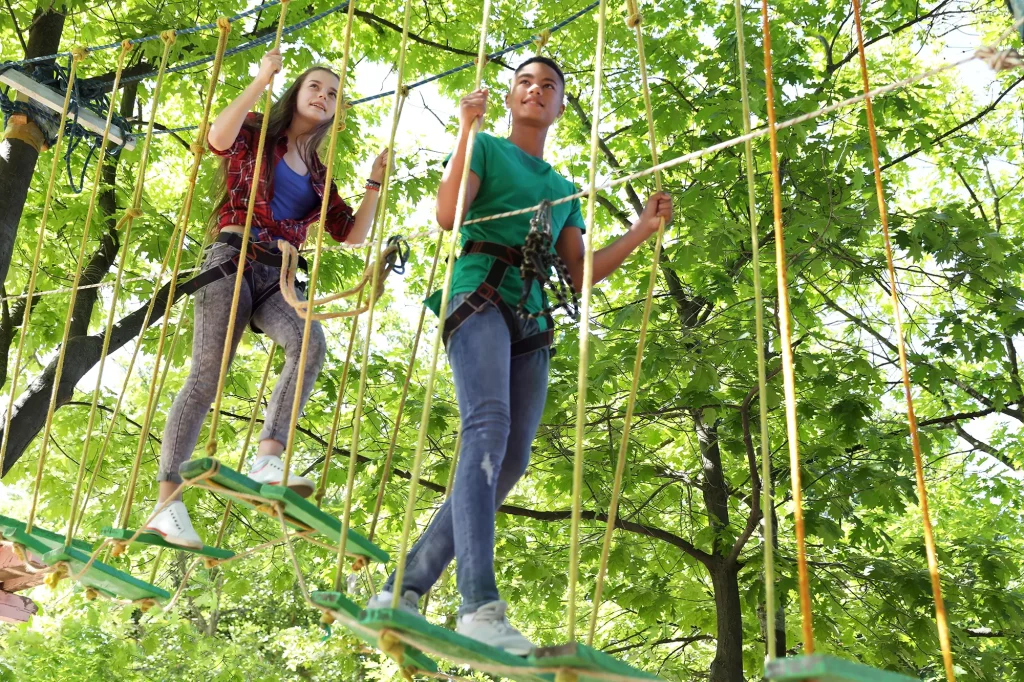 Construction de parcours aventure, accrobranche et tyrolienne - Akro Zip