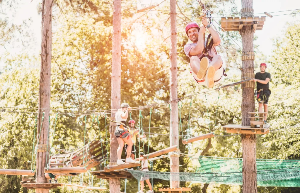 Construction de parcours aventure, accrobranche et tyrolienne - Akro Zip