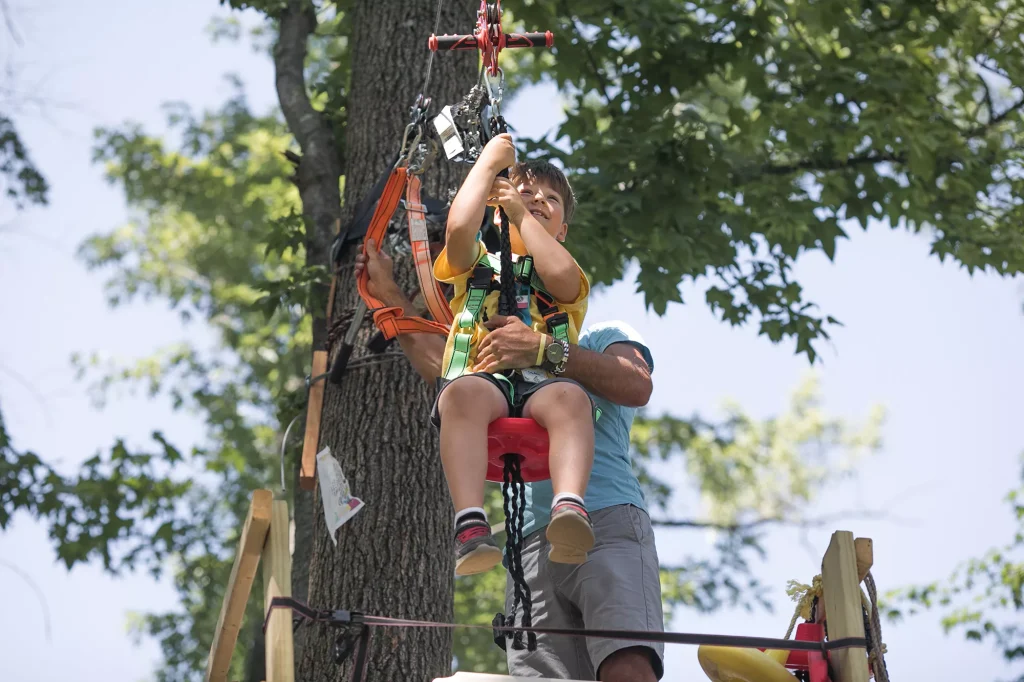 Construction de parcours aventure, accrobranche et tyrolienne - Akro Zip