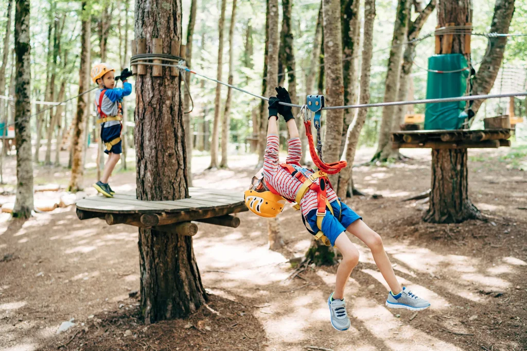 Construction de parcours aventure, accrobranche et tyrolienne - Akro Zip