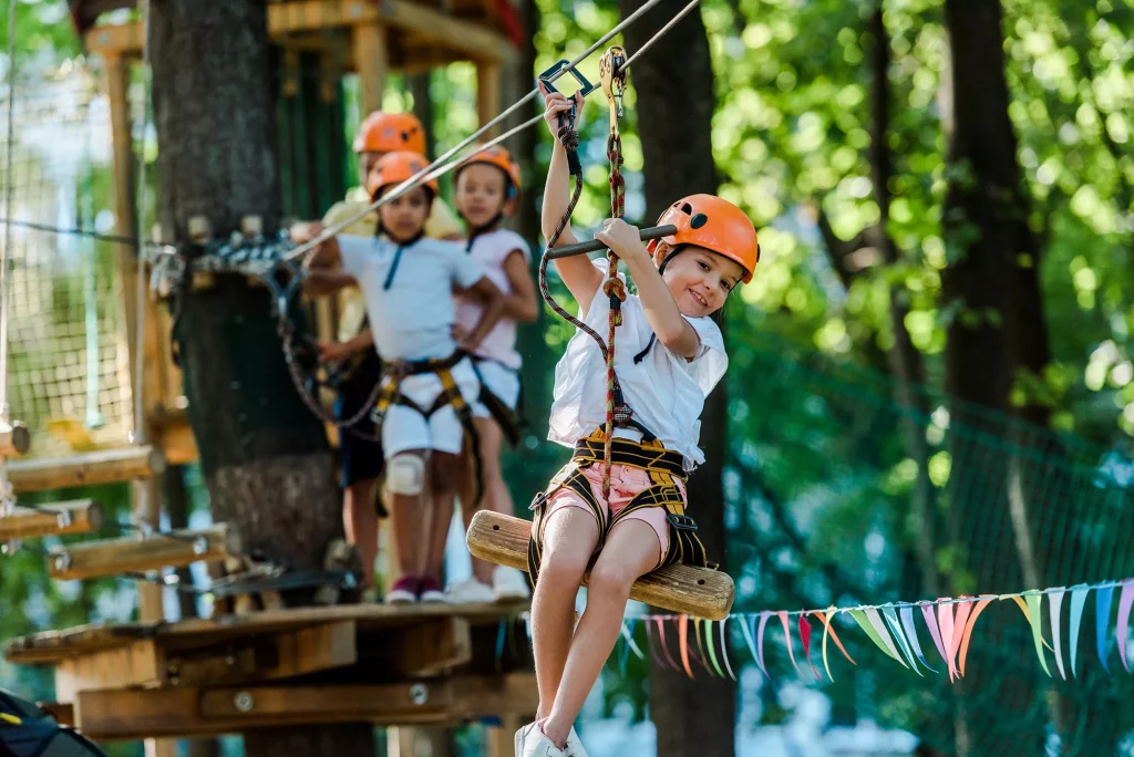 Construction de parcours aventure, accrobranche et tyrolienne - Akro Zip