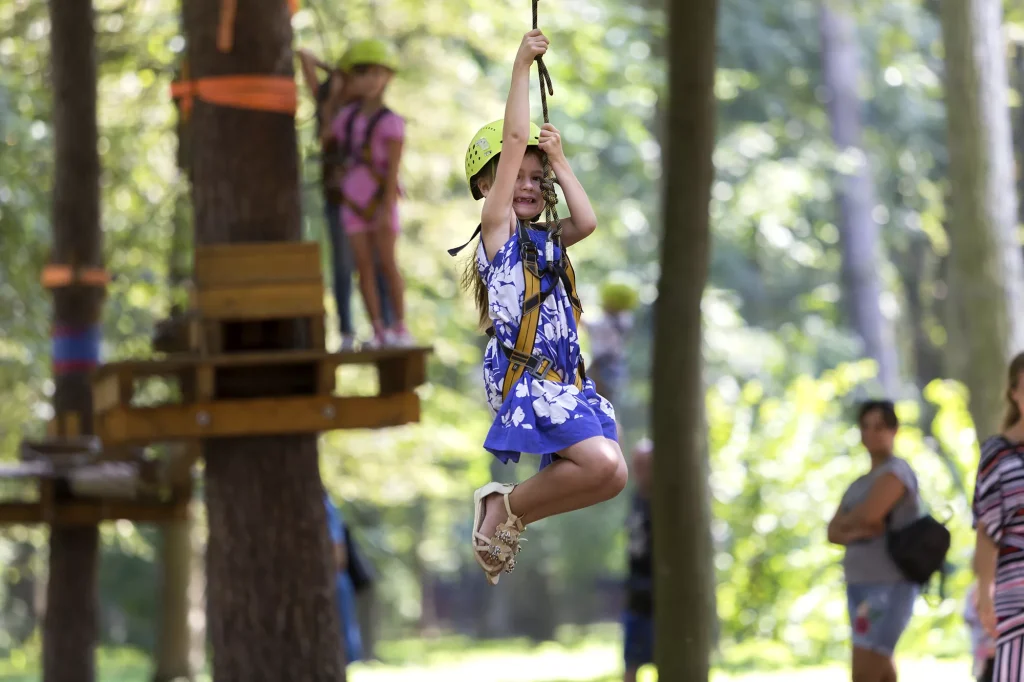 Construction de parcours aventure, accrobranche et tyrolienne - Akro Zip