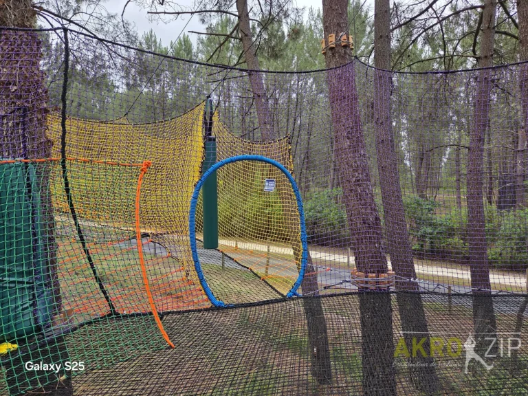 Construction de parcours aventure en hauteur et accrobranche - Akro Zip - La Double Aventure à Montendre, en Charente-Maritime - Passerelles filets et cheminées verticales