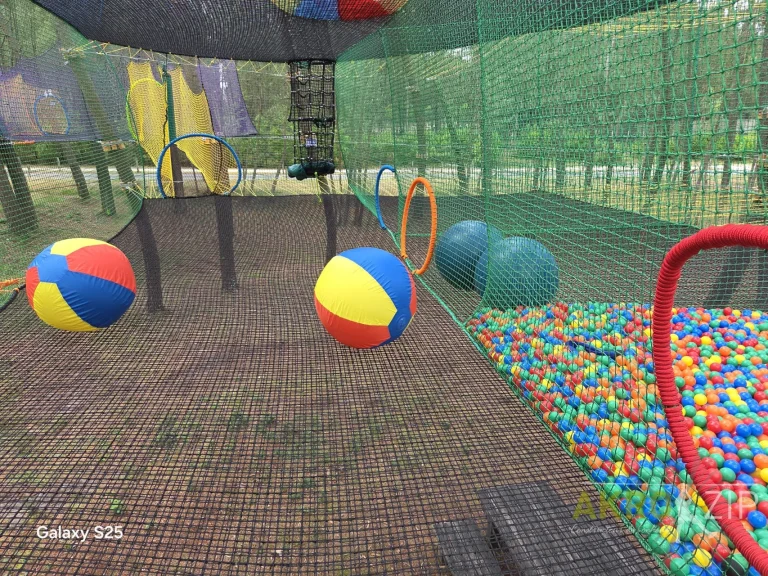 Construction de parcours aventure en hauteur et accrobranche - Akro Zip - La Double Aventure à Montendre, en Charente-Maritime - Zones de jeux
